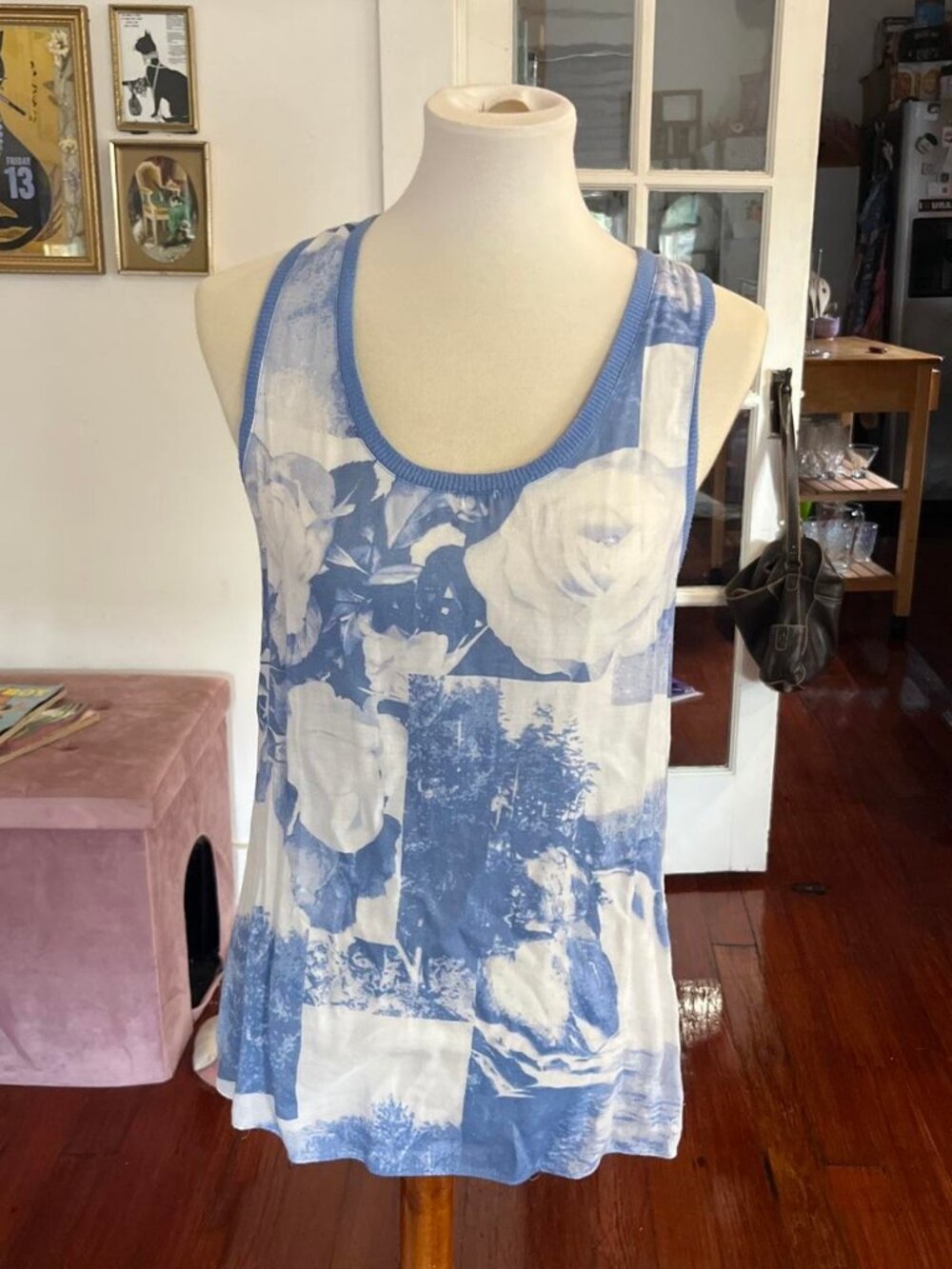 VERA WANG designer blue and white floral rose tank top